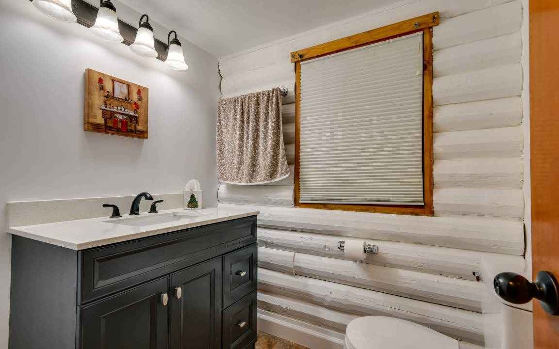 Photo of Bathroom in Pine Mountain Club