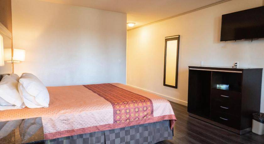 Photo of Bedroom in Maywood