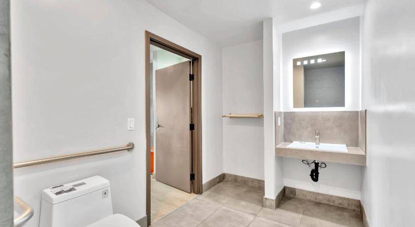 Photo of Bathroom in Harbor
