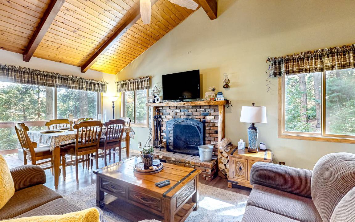 Photo of Livingroom in Crestline