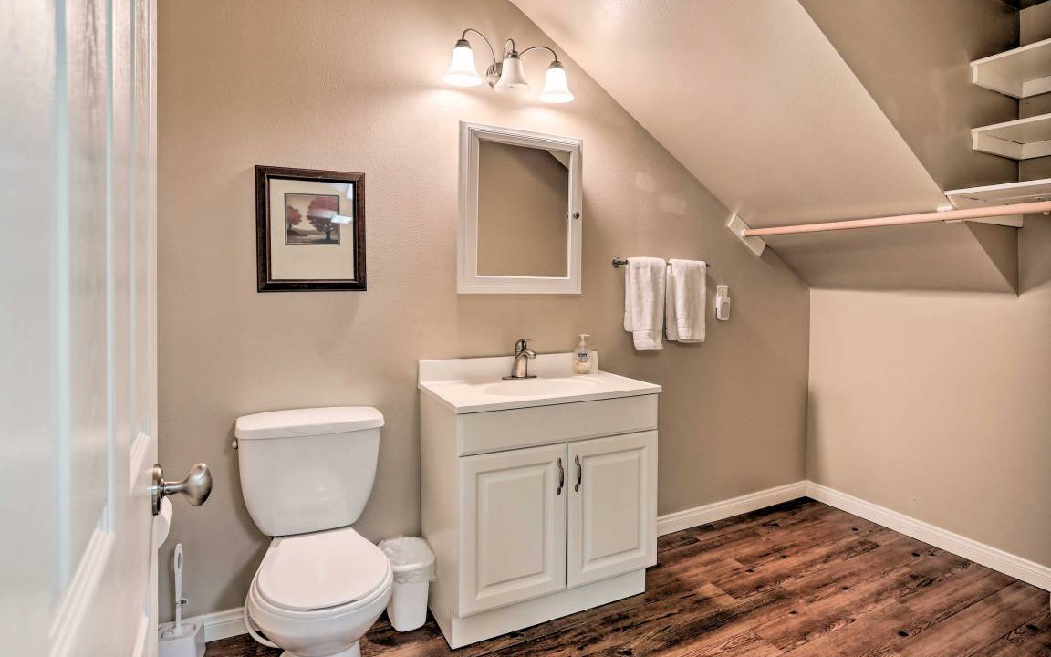 Photo of Bathroom in Blue Jay