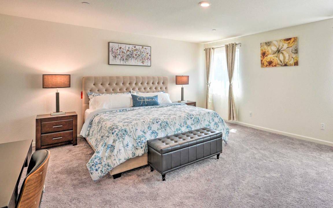 Photo of Bedroom in Hood