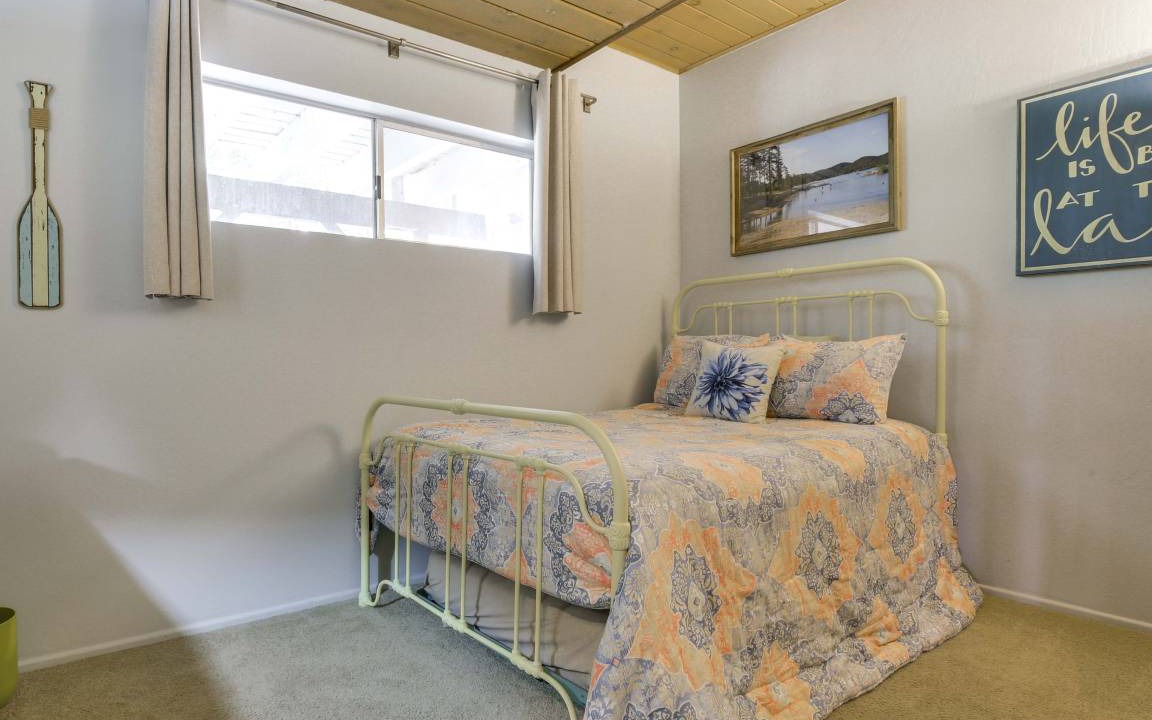 Photo of Bedroom in Lake Arrowhead