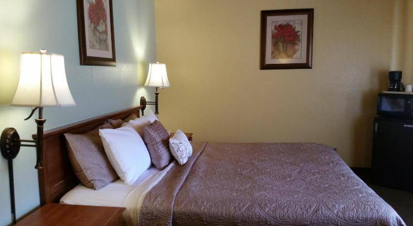 Photo of Bedroom in Three Rivers