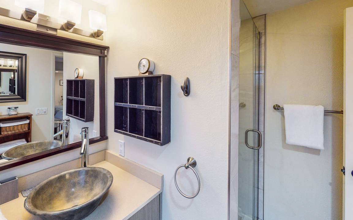 Photo of Bathroom in Araby Commons