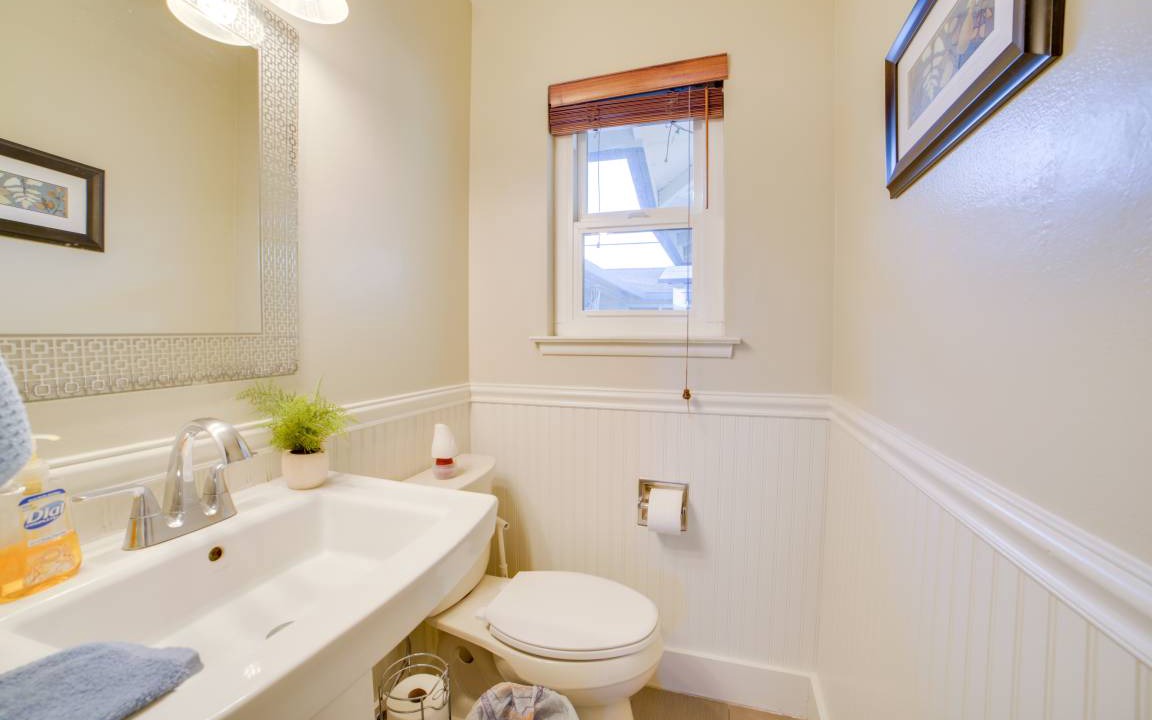 Photo of Bathroom in Salinas