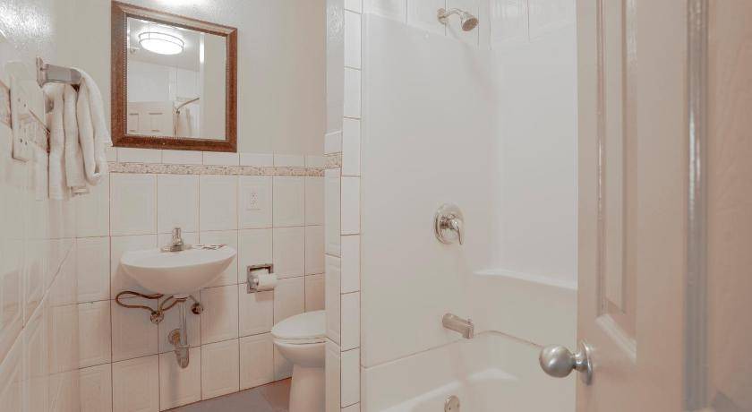Photo of Bathroom in Little Armenia
