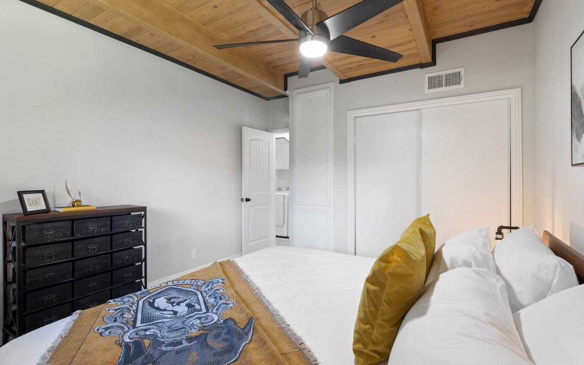 Photo of Bedroom in Crestline