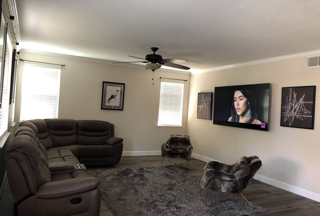 Photo of Livingroom in Nut Tree