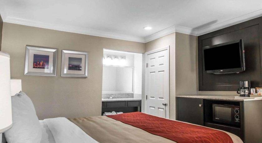 Photo of Bedroom in Downey