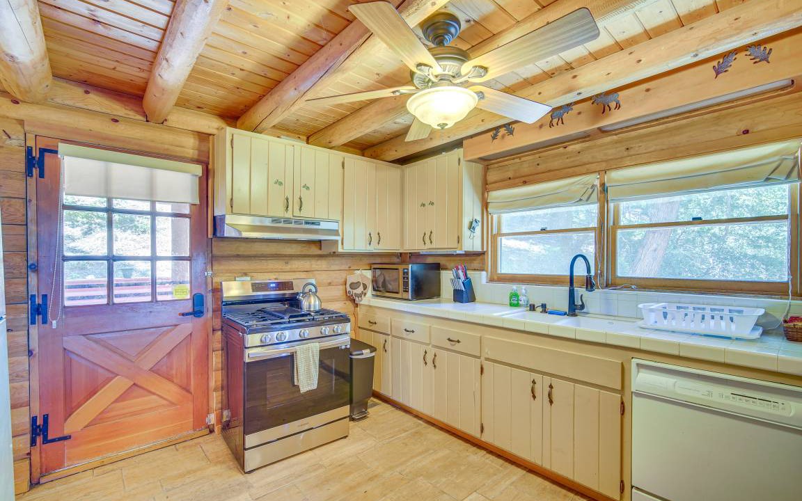 Photo of Kitchen in Cedarpines Park