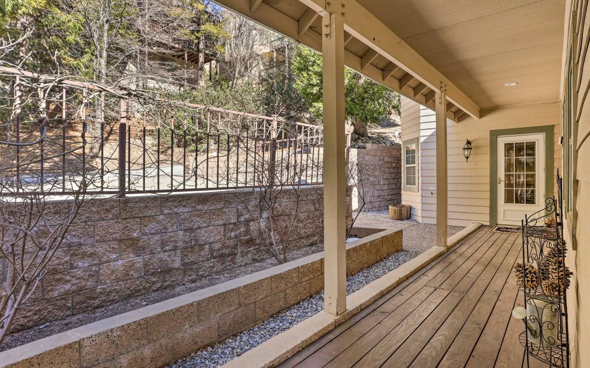 Photo of Patio Balcony in Blue Jay