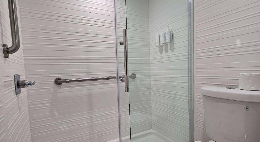 Photo of Bathroom in Northwest Anaheim