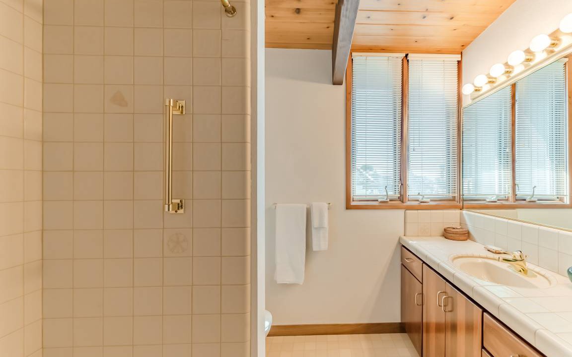 Photo of Bathroom in Crescent City North