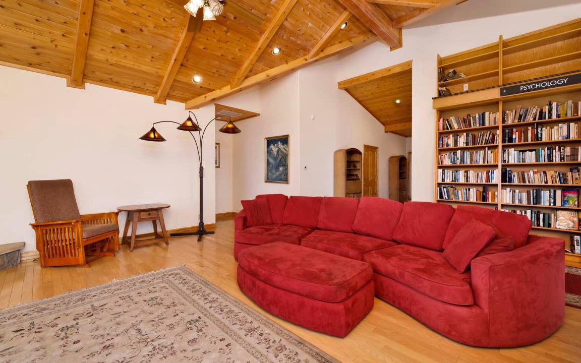 Photo of Livingroom in Castle Glen Estates