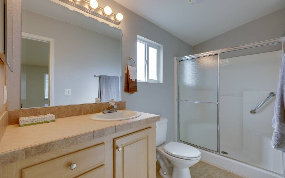 Photo of Bathroom in Oak View