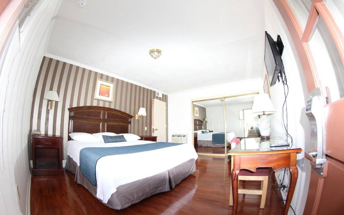 Photo of Bedroom in Anaheim Resort