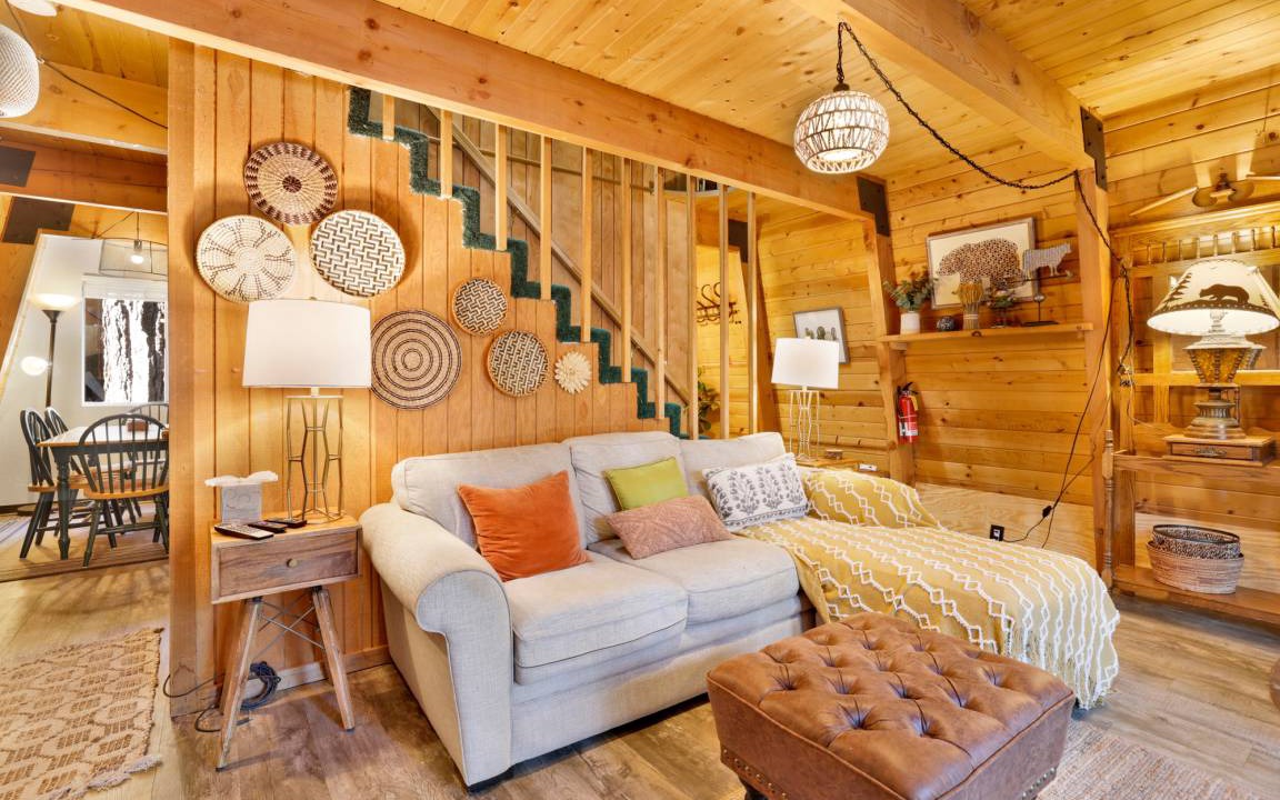 Photo of Livingroom in Summit Estates