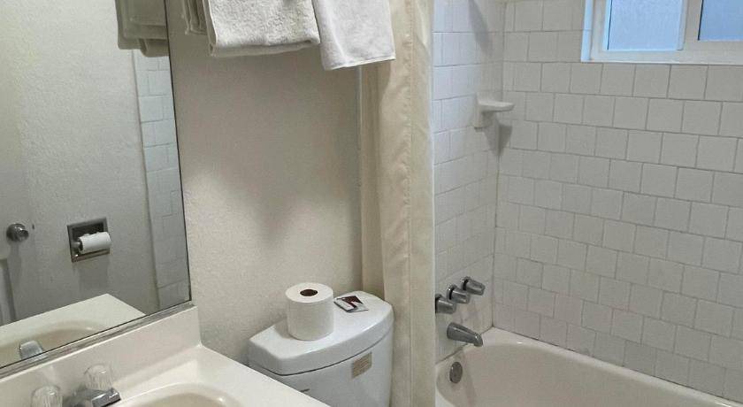 Photo of Bathroom in Northwest Anaheim