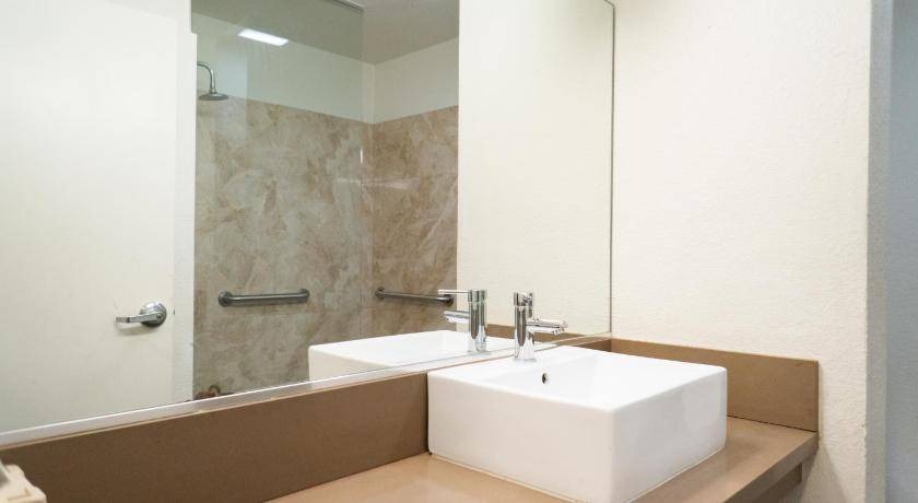 Photo of Bathroom in Maywood