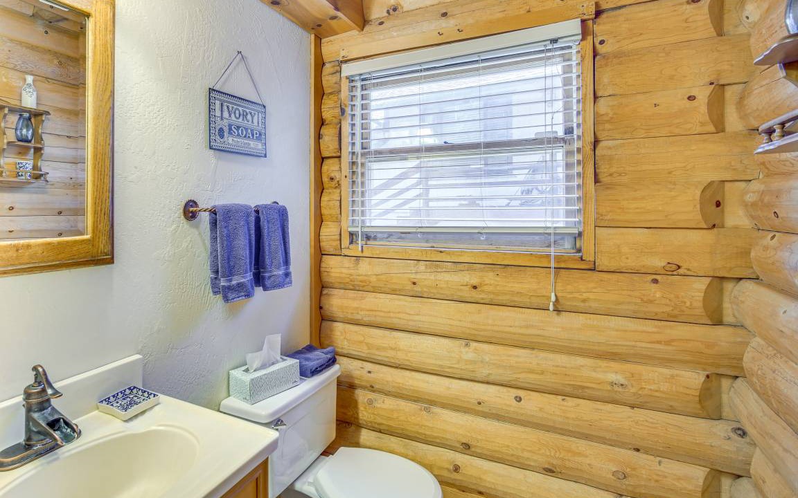 Photo of Bathroom in Cedarpines Park