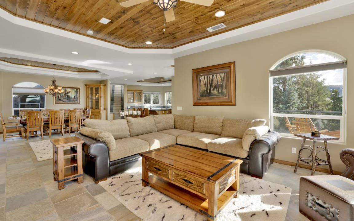 Photo of Livingroom in Castle Glen Estates