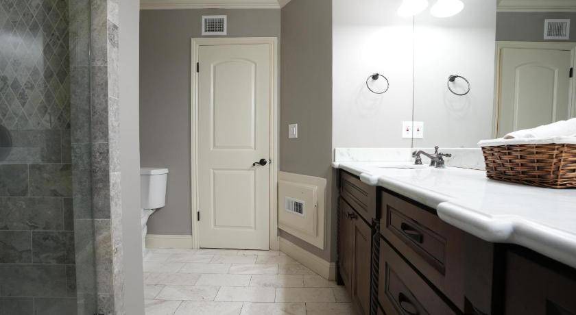 Photo of Bathroom in Northwest Anaheim