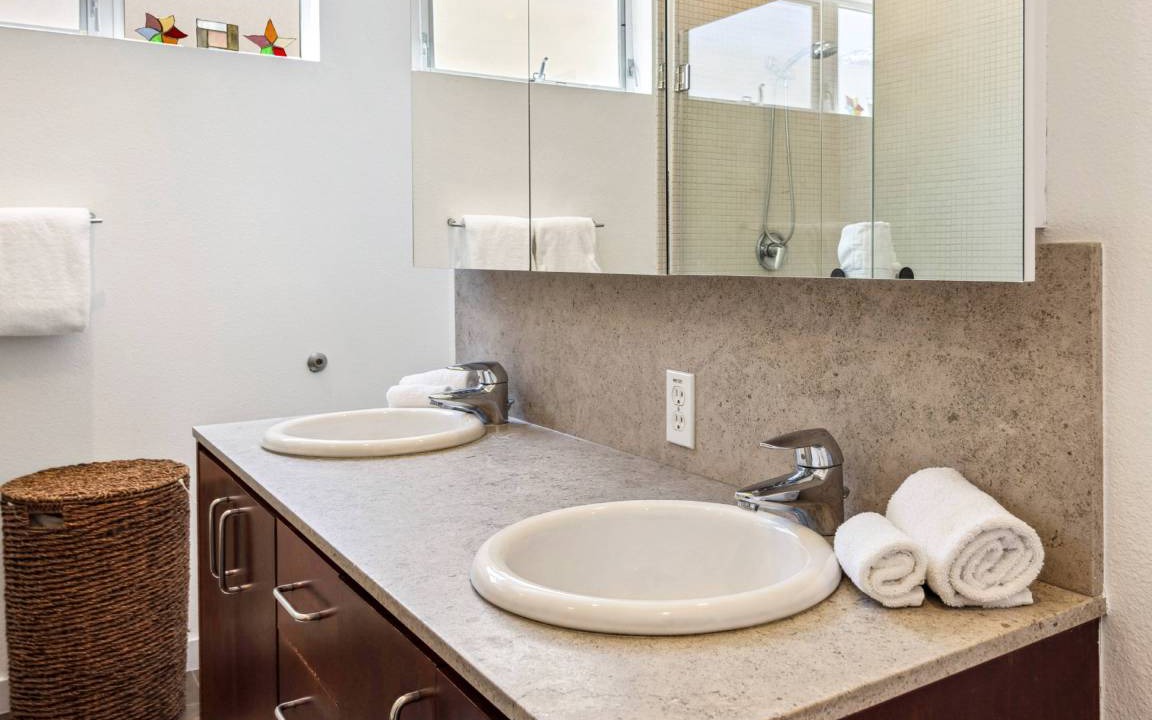 Photo of Bathroom in Canyon Corridor