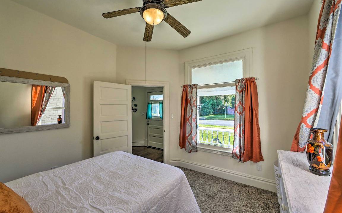Photo of Bedroom in Downtown Riverside