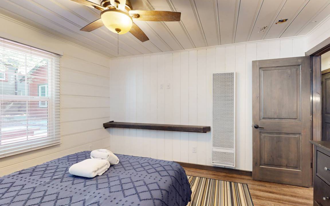Photo of Bedroom in Lakeside Park