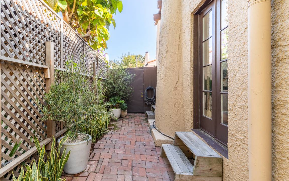 Photo of Patio Balcony in Lucerne - Higuera