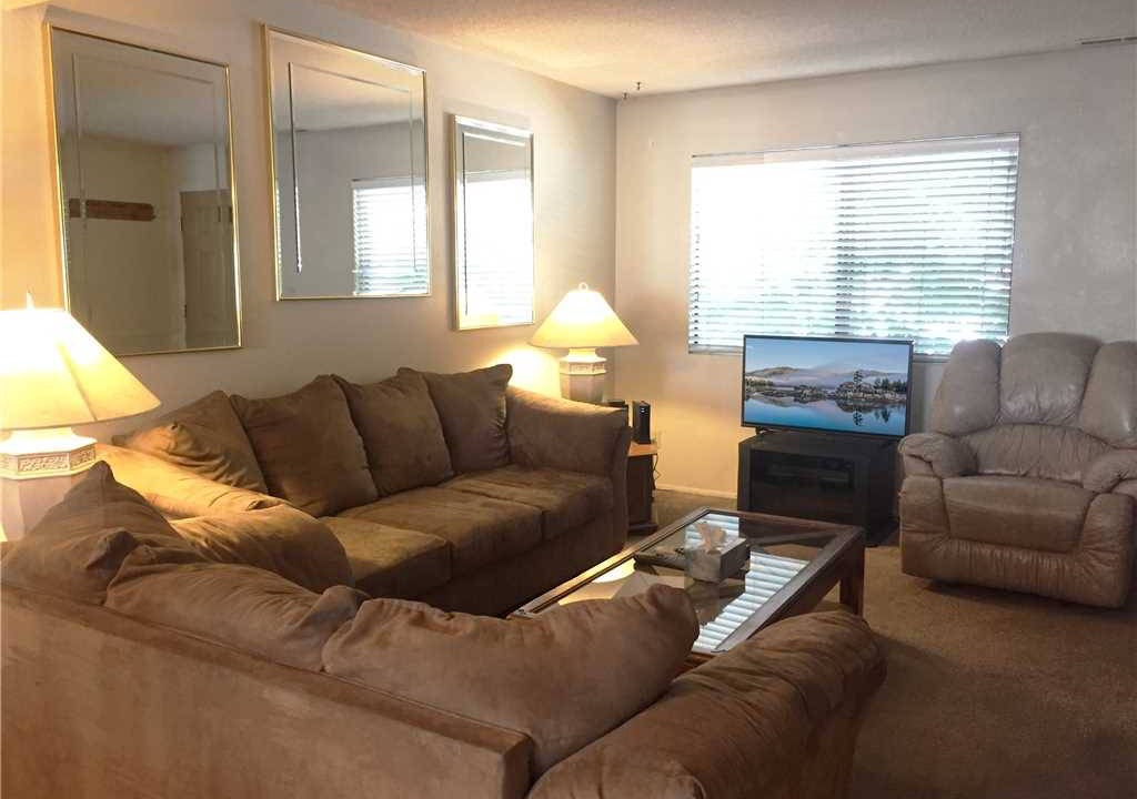Photo of Livingroom in Summit Estates