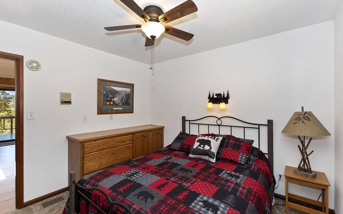 Photo of Bedroom in Fawnskin