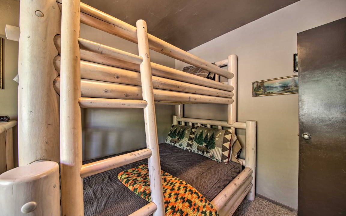 Photo of Bedroom in Lake Arrowhead