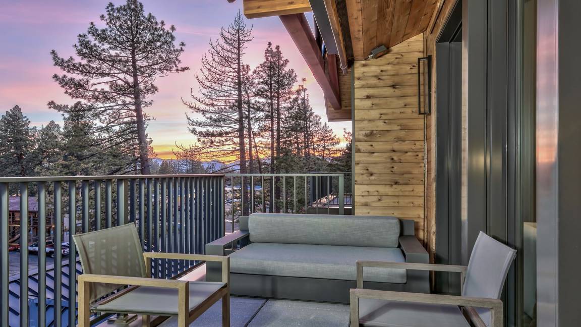 Photo of Patio Balcony in Lakeside Park