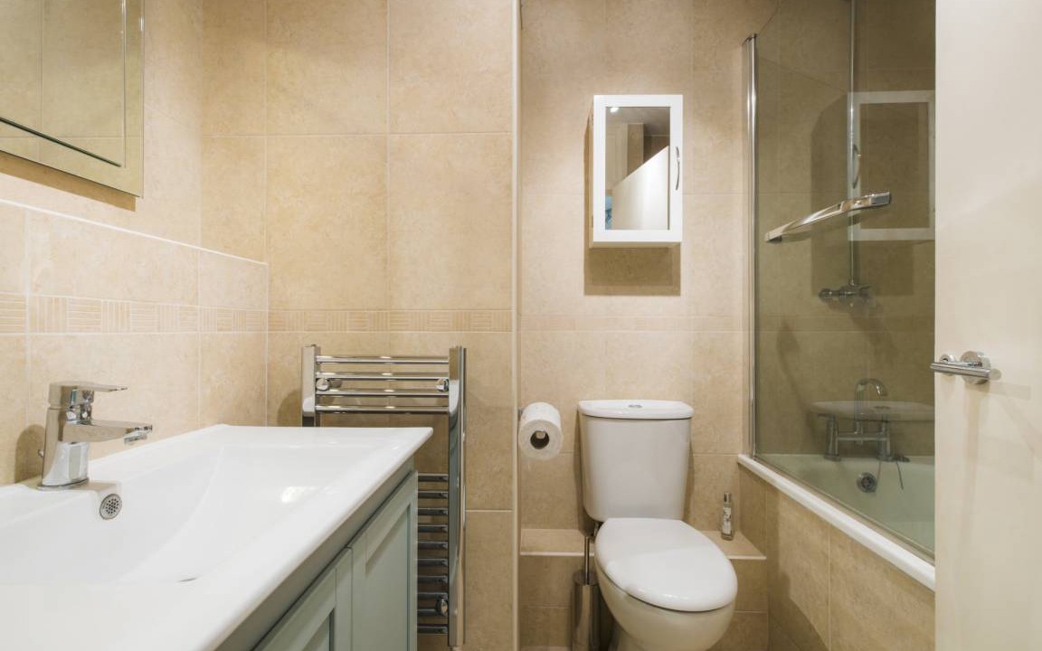 Photo of Bathroom in Queenhithe