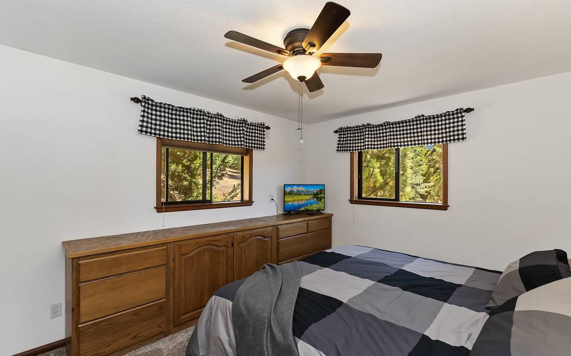 Photo of Bedroom in Fawnskin