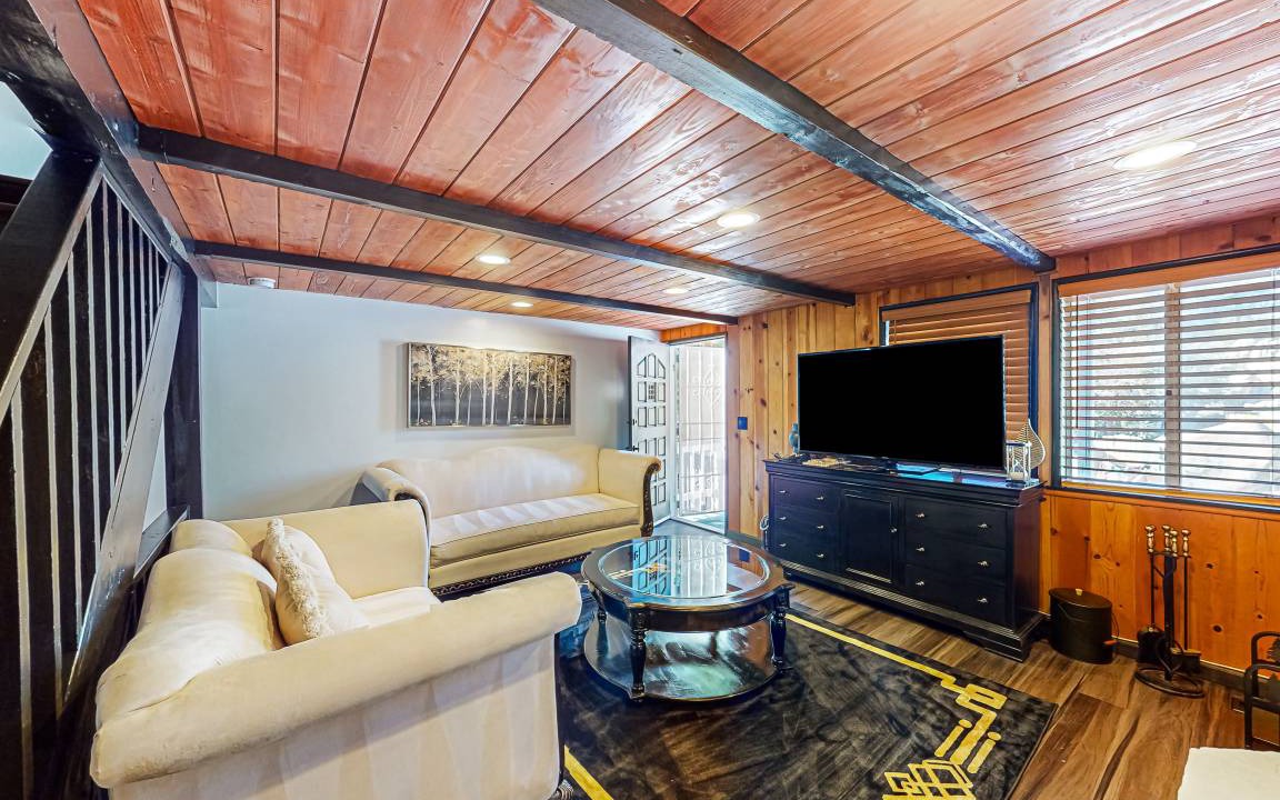 Photo of Livingroom in Arrowbear Lake