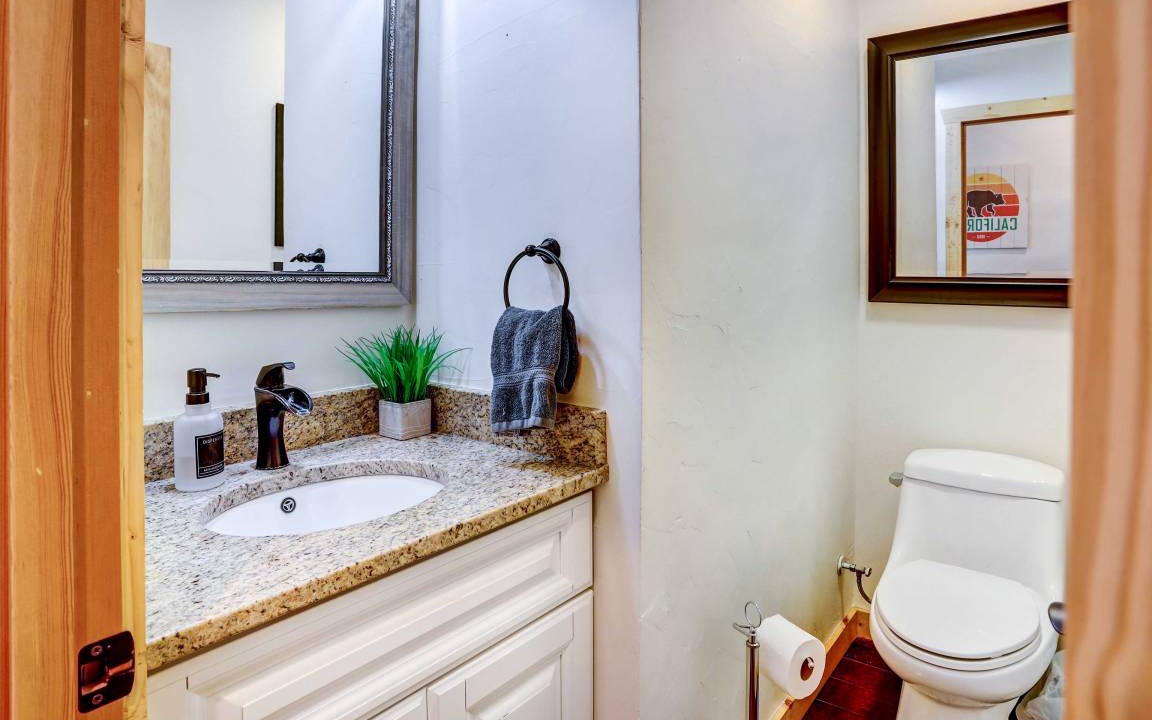 Photo of Bathroom in Upper Moonridge