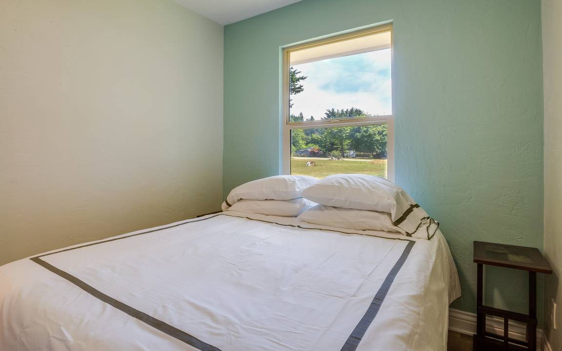 Photo of Bedroom in Smith River