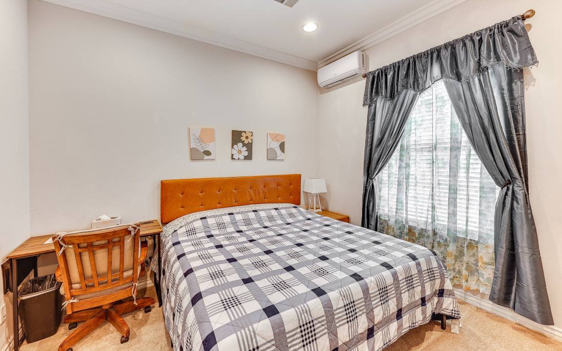 Photo of Bedroom in Alessandro Heights