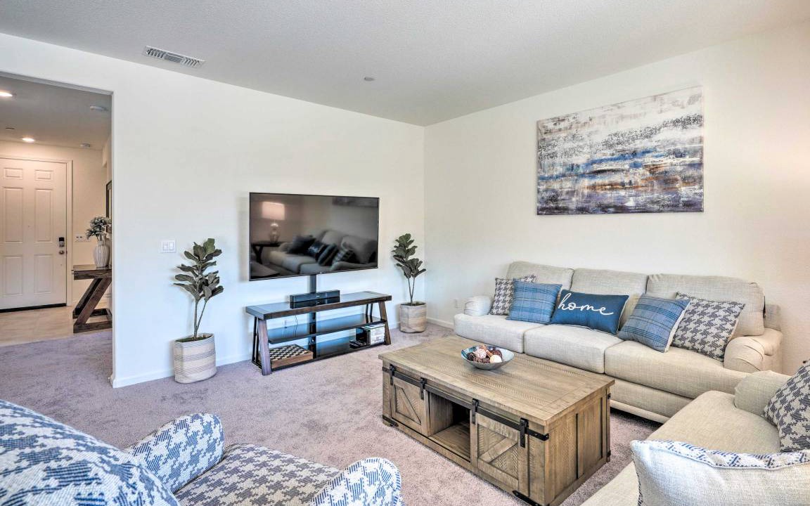 Photo of Livingroom in Hood