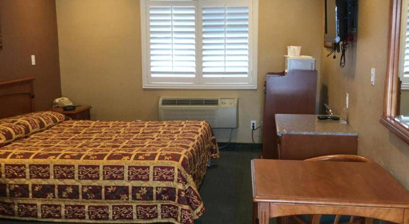 Photo of Bedroom in Fairfax District