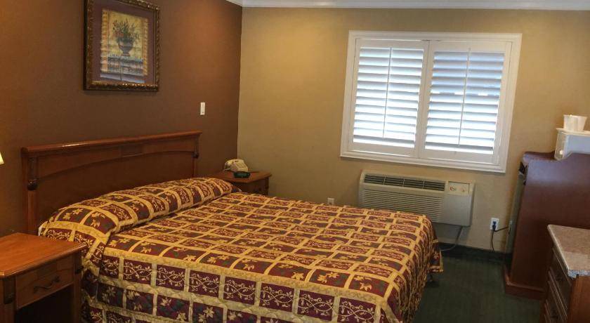 Photo of Bedroom in Fairfax District