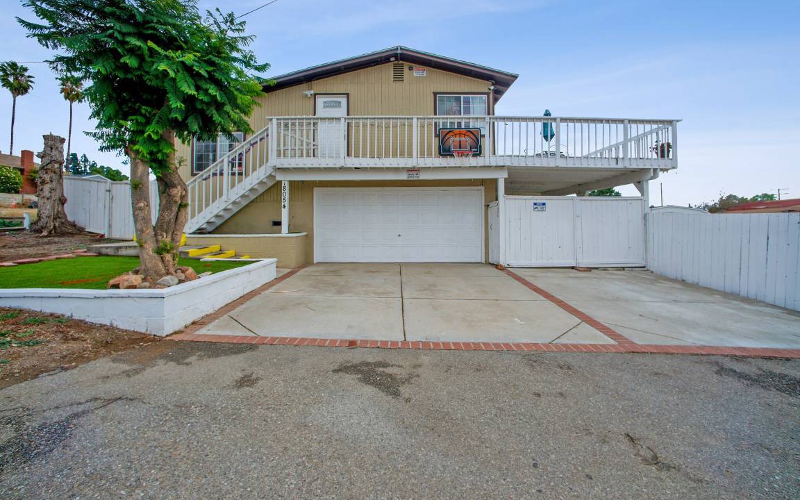 Photo of Buildings in Lake Elsinore