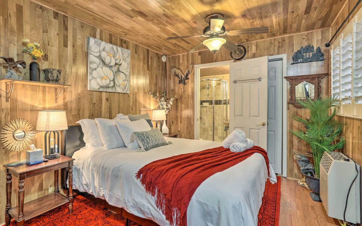 Photo of Bedroom in Crestline