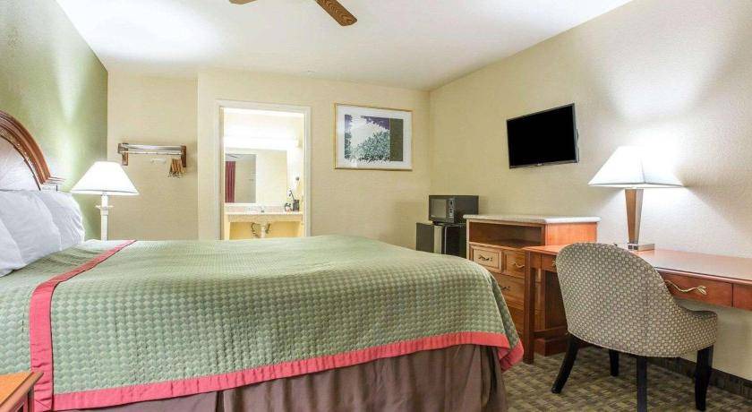Photo of Bedroom in Delano