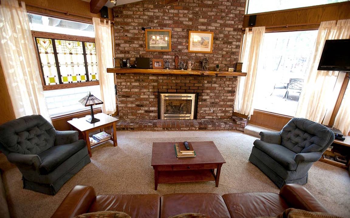 Photo of Livingroom in North Wawona