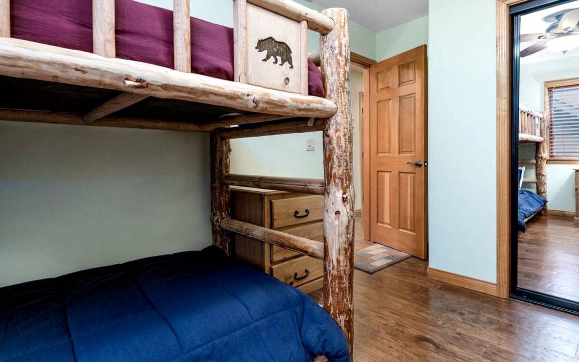 Photo of Bedroom in Summit Estates