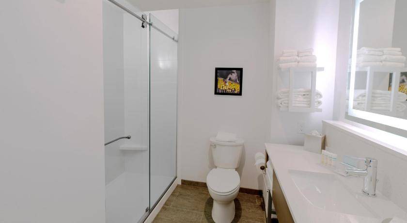 Photo of Bathroom in Downtown Riverside